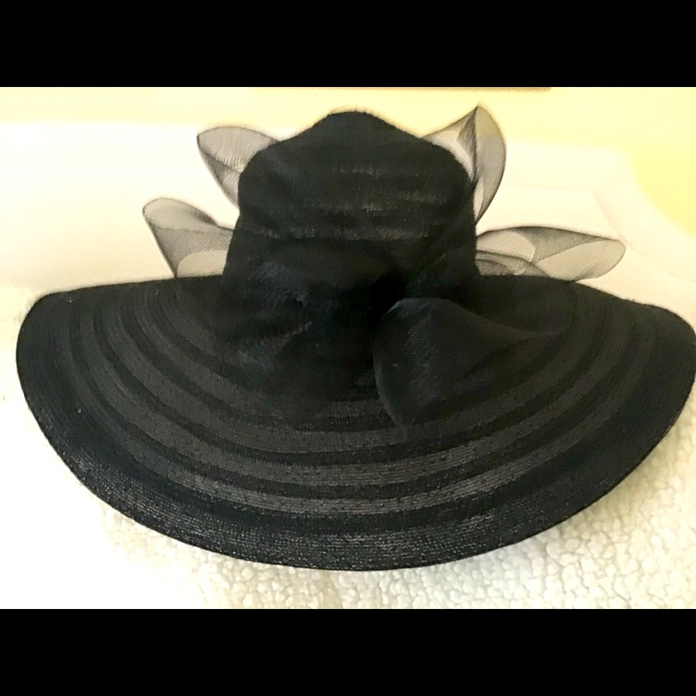 Perfect hat for Kentucky Derby